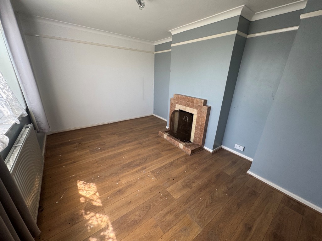 Lot: 152 - THREE-BEDROOM SEMI-DETACHED HOUSE FOR IMPROVEMENT AND REFURBISHMENT - Living room
